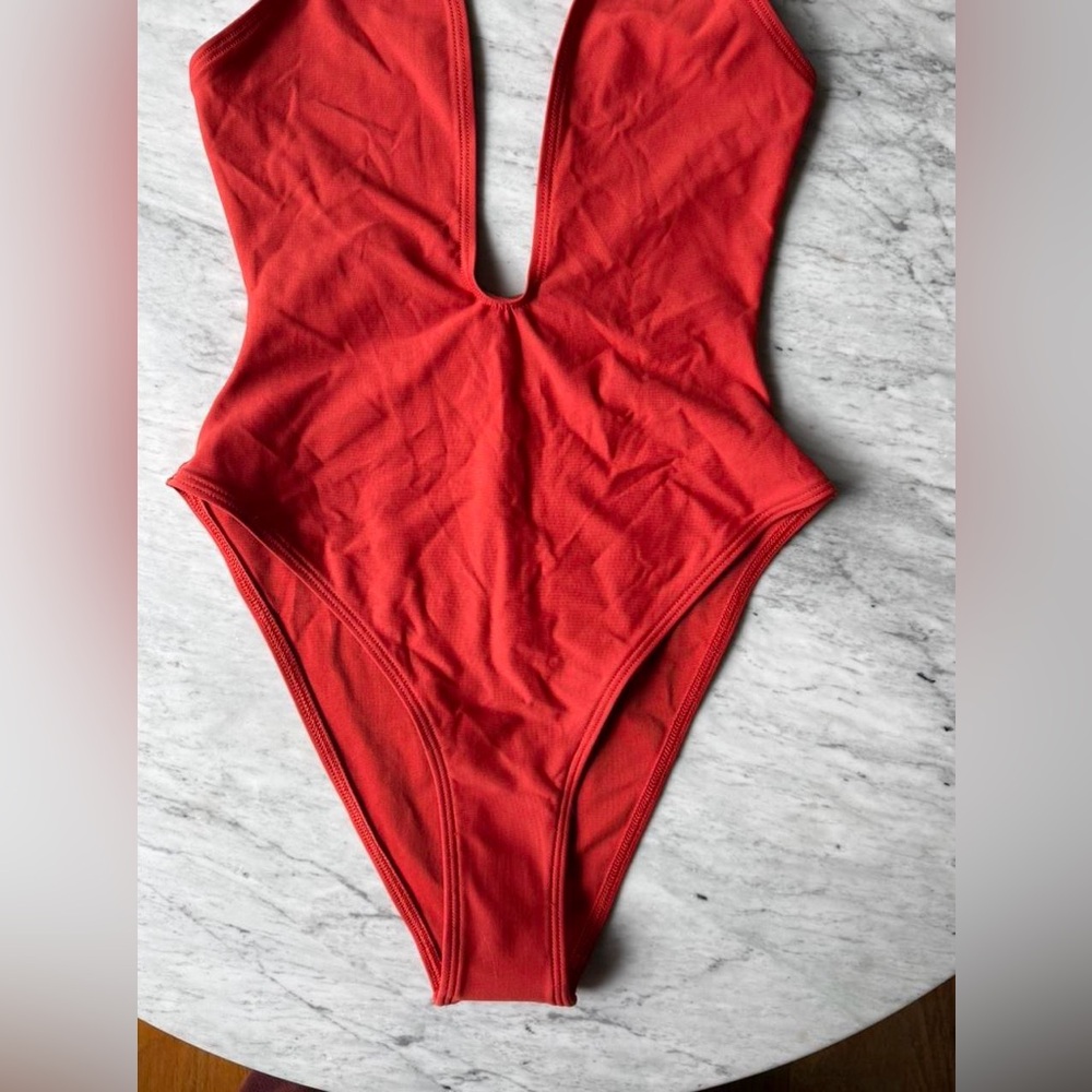 SKIMS Swim Deep Plunge One Piece - Picture 6 of 9
